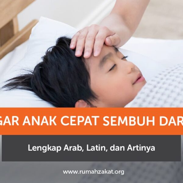 Orang tua mendampingi anak yang sedang sakit sambil berdoa memohon kesembuhan kepada Allah SWT.