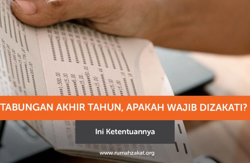 Ilustrasi tabungan uang yang sedang dievaluasi untuk menghitung kewajiban zakat akhir tahun.